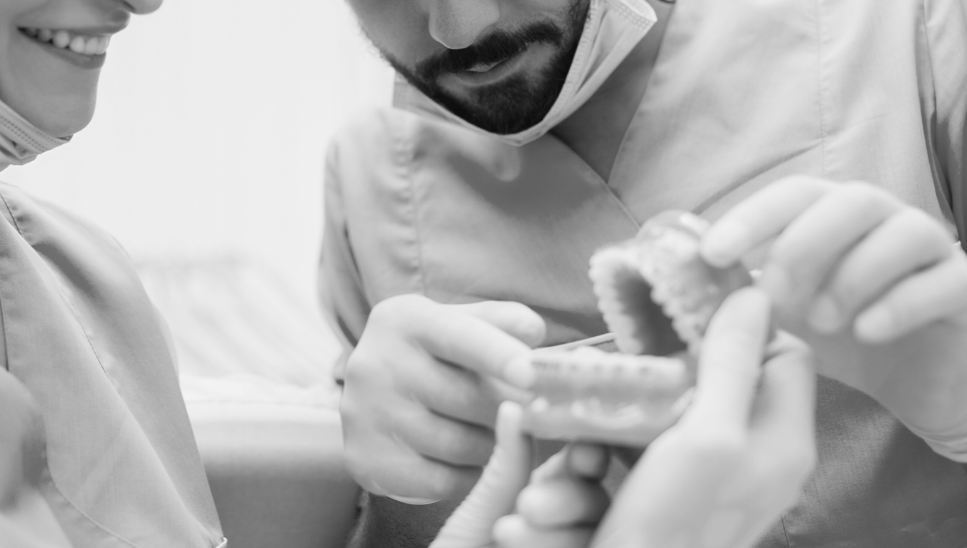 أسعار تركيب الأسنان المتحركة دليل شامل عن التكلفة في 2026